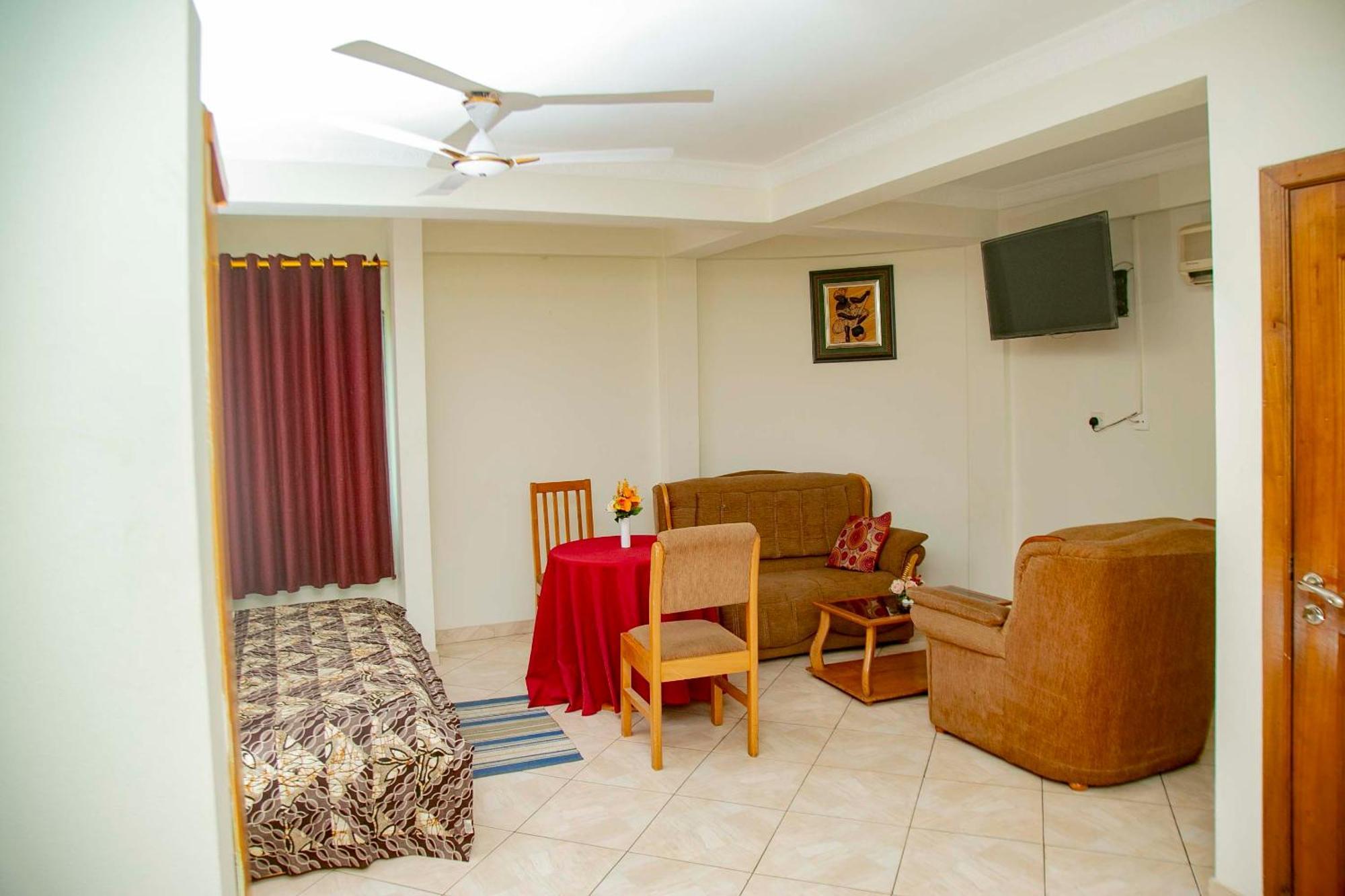 Brookvale Hotel Weija Экстерьер фото