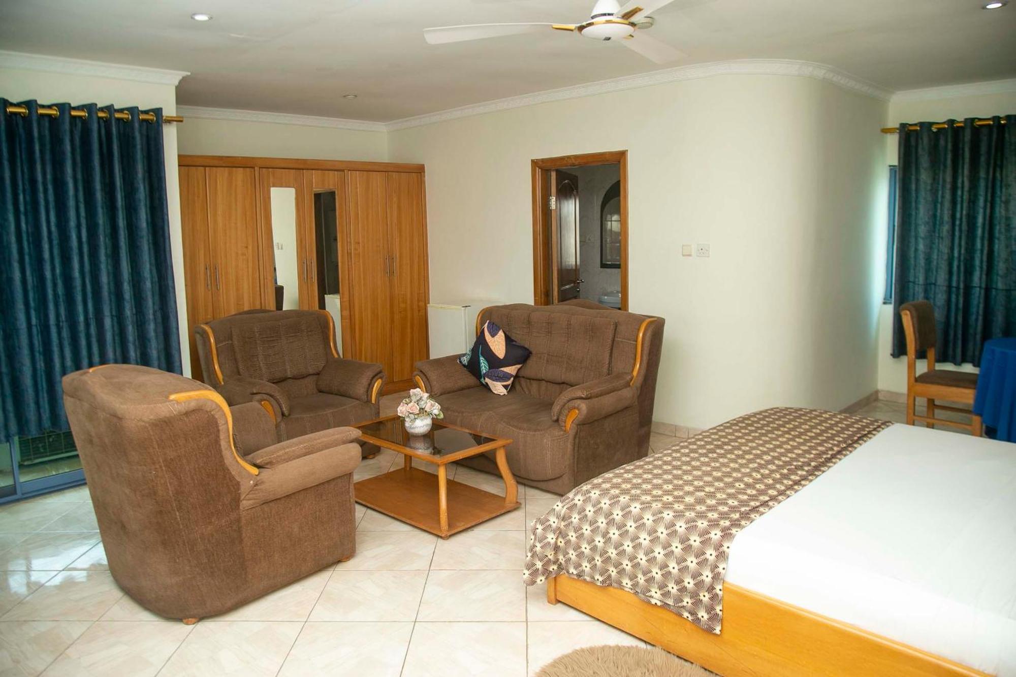 Brookvale Hotel Weija Экстерьер фото