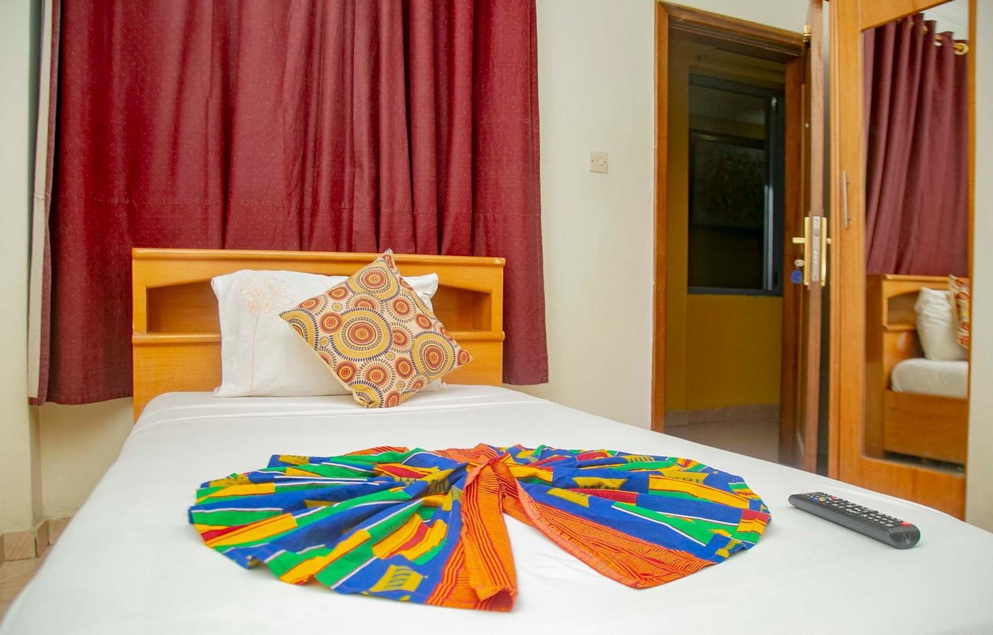 Brookvale Hotel Weija Экстерьер фото